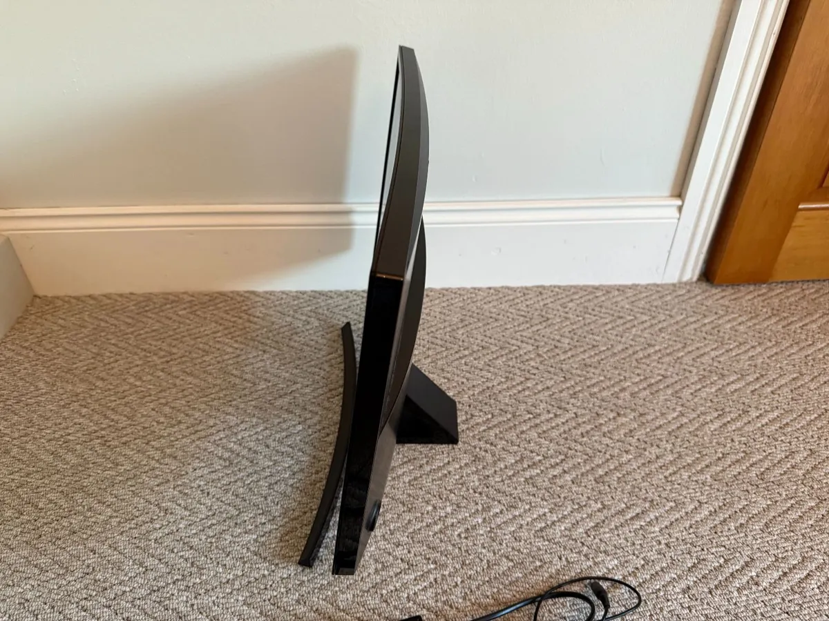 Samsung Curved Monitor 24" (S24E510C) - Image 2