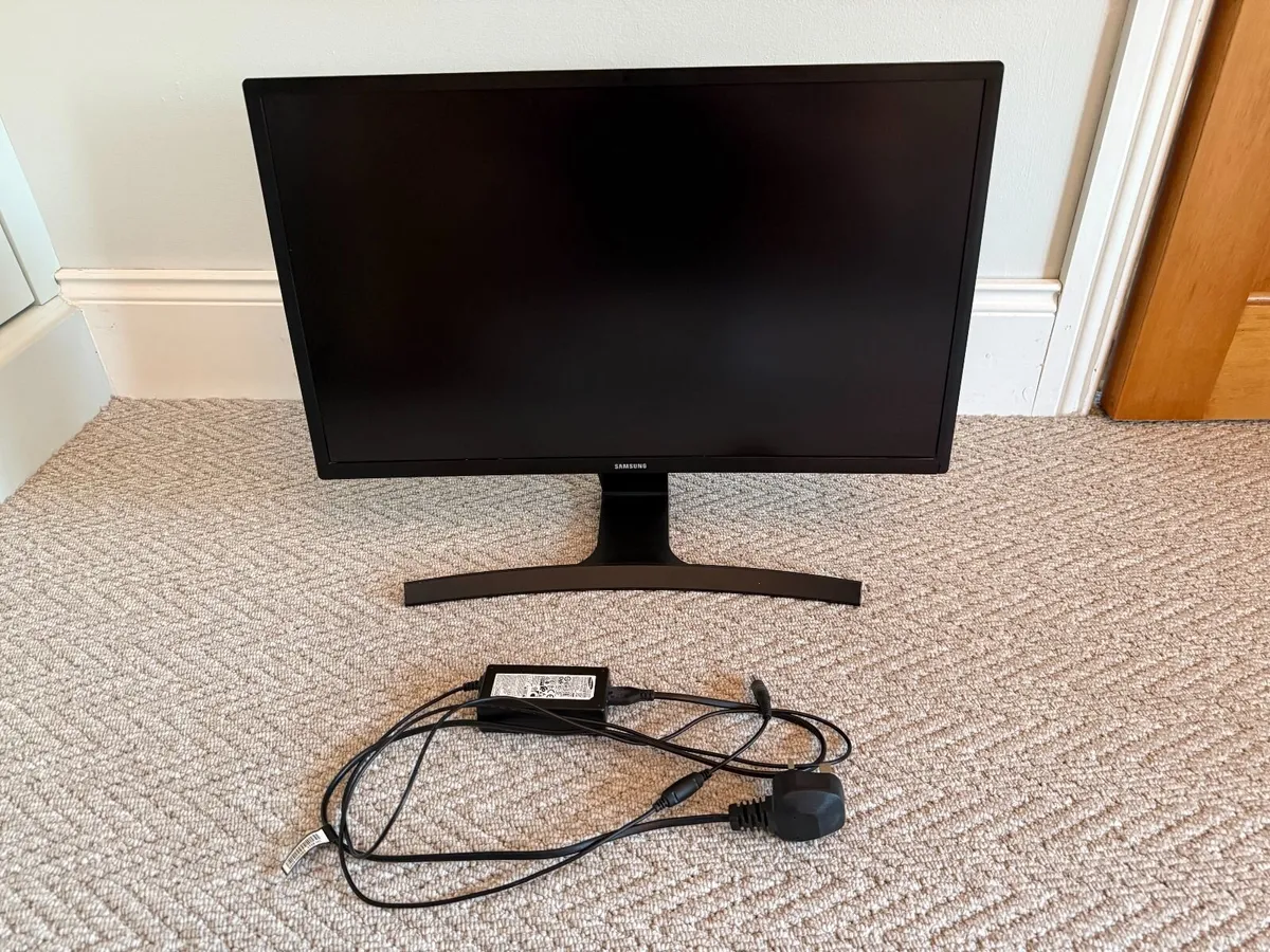 Samsung Curved Monitor 24" (S24E510C) - Image 4