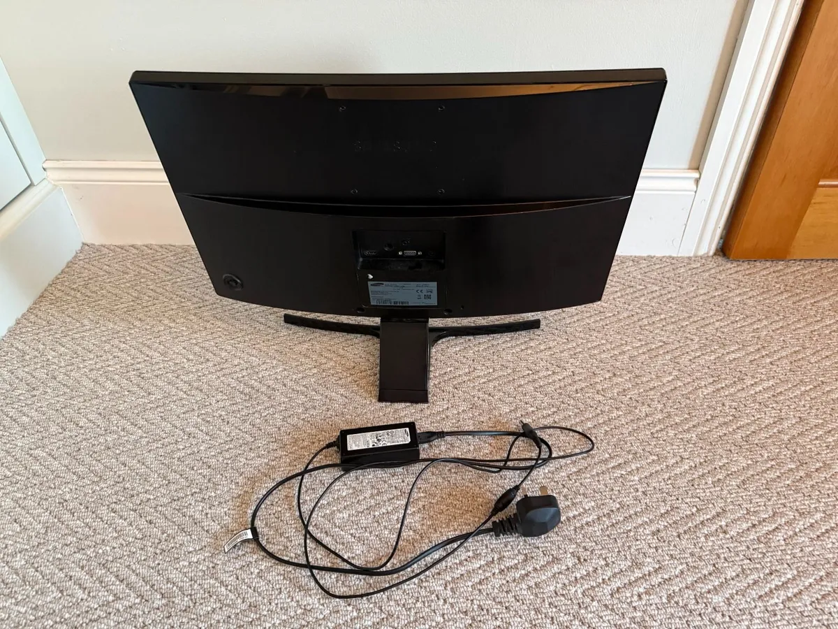 Samsung Curved Monitor 24" (S24E510C) - Image 3