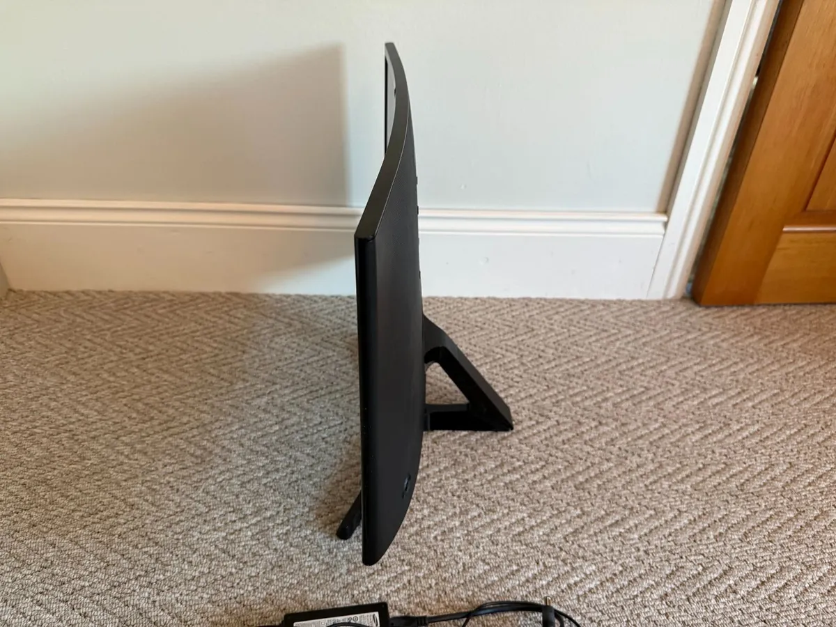 Samsung Curved Monitor 24" (C24F396FHU) - Image 2