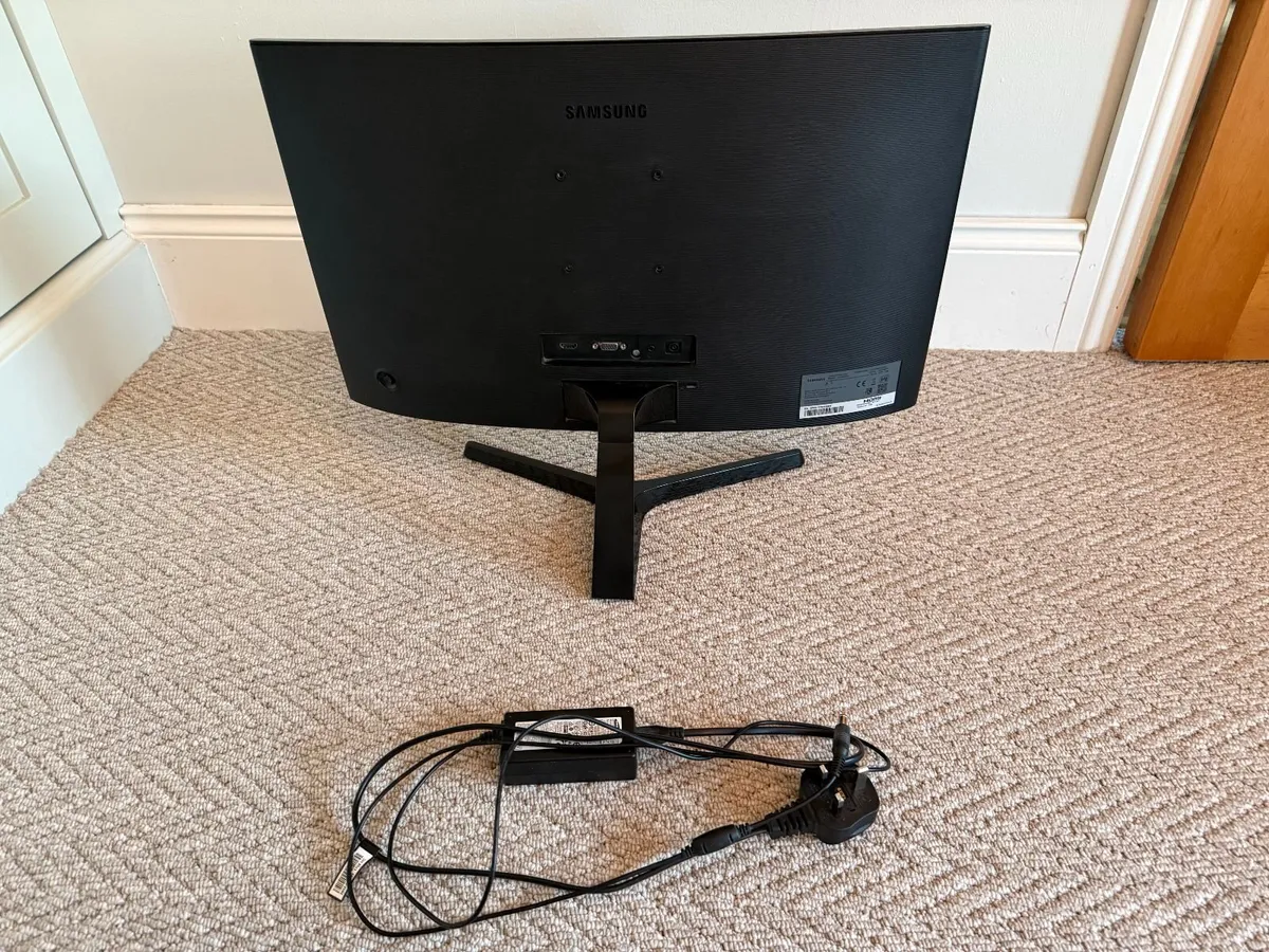 Samsung Curved Monitor 24" (C24F396FHU) - Image 4