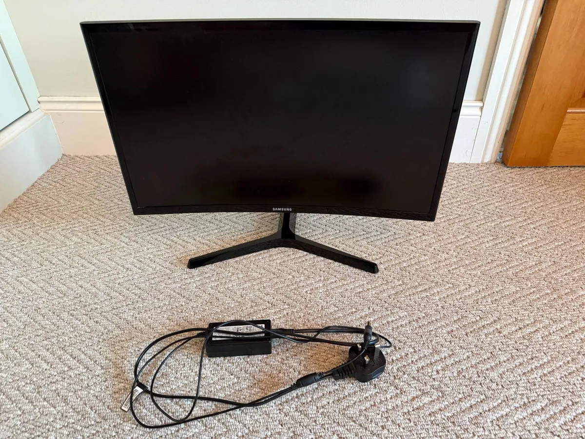 Samsung Curved Monitor 24" (C24F396FHU) - Image 3