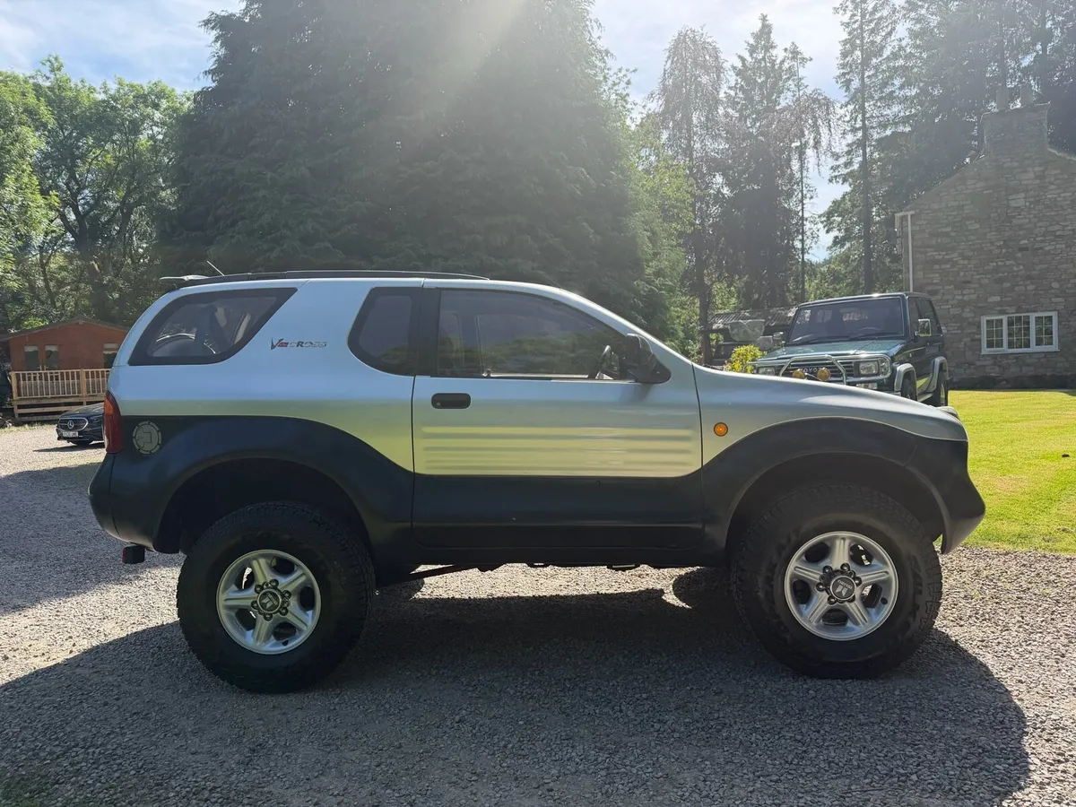 ISUZU VEHICROSS SPORTS UTILITY DAKAR COUPE - Image 2