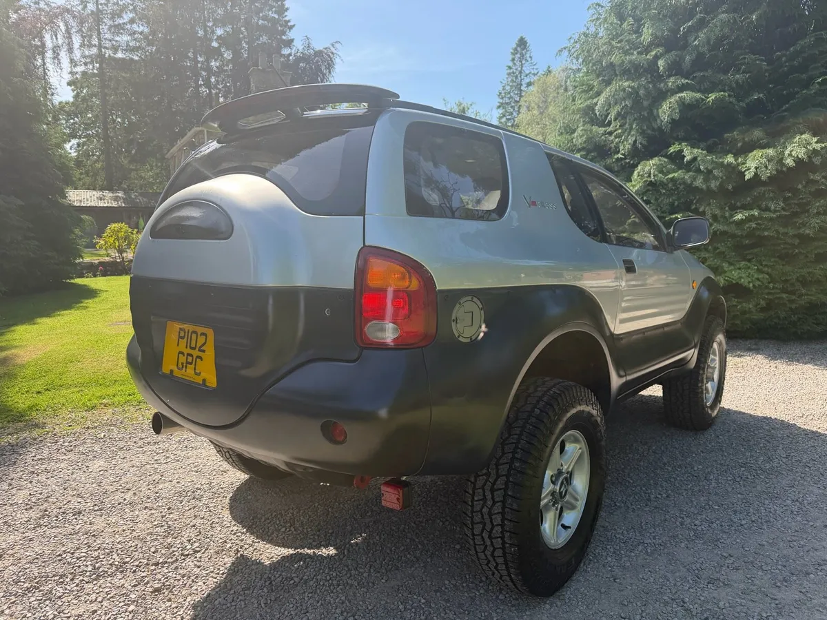 ISUZU VEHICROSS SPORTS UTILITY DAKAR COUPE - Image 3