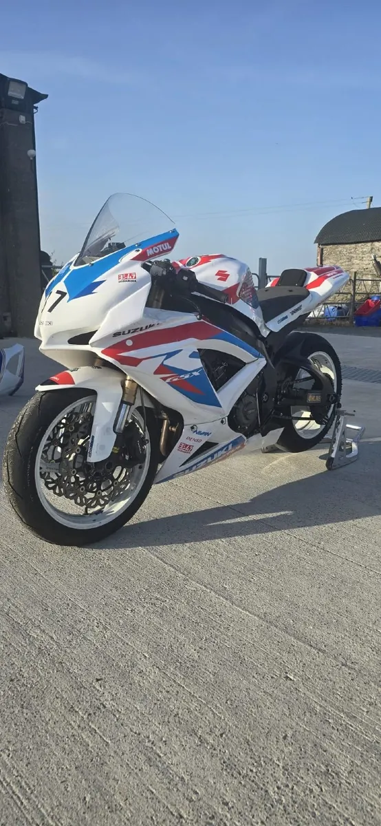Suzuki GSXR 600 Track / Race Bike - Image 1