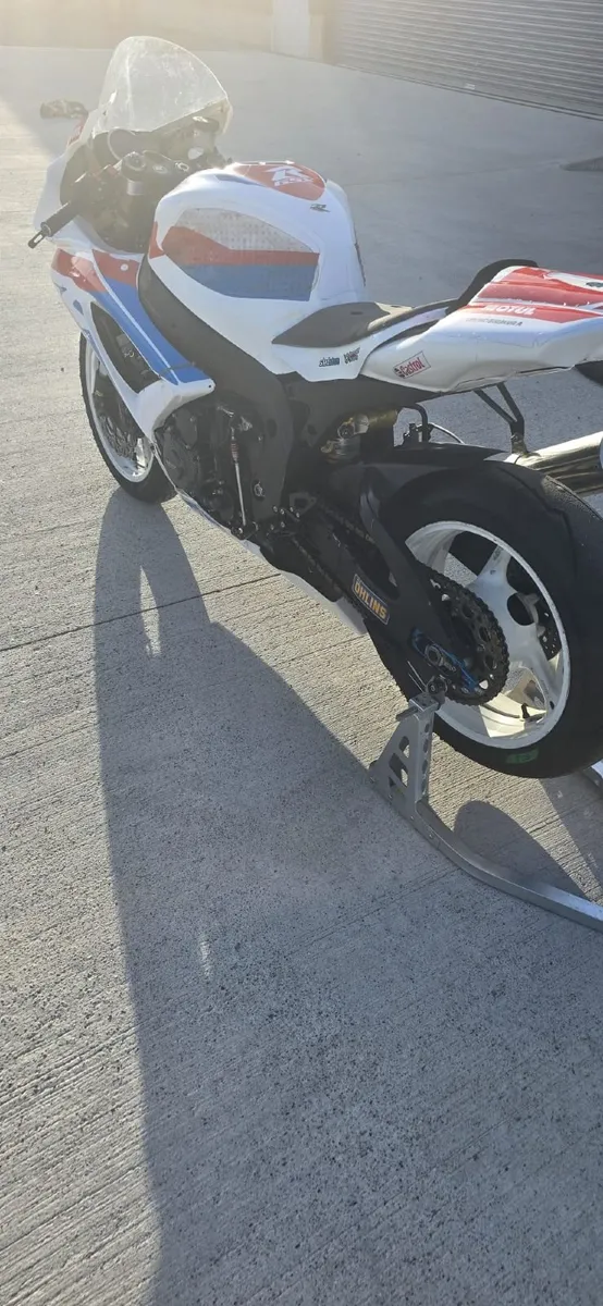 Suzuki GSXR 600 Track / Race Bike - Image 2