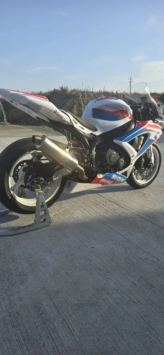 Suzuki GSXR 600 Track / Race Bike - Image 3