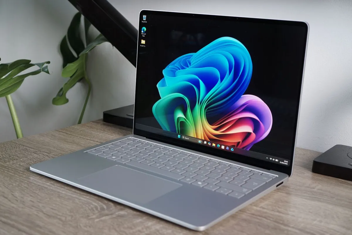 New Microsoft Surface Laptop 7 | Ultra 7 266V - Image 1