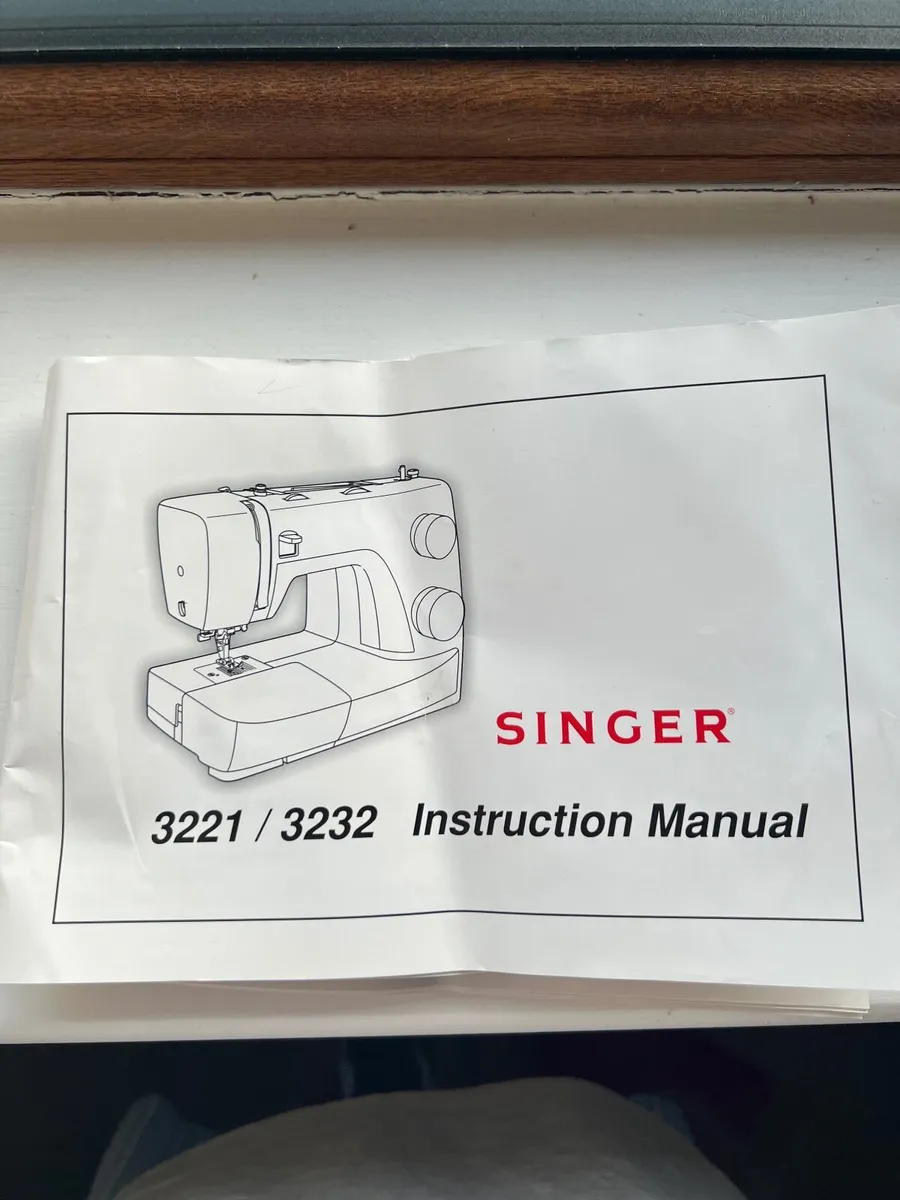 Singer sewing machine bundle - Image 1