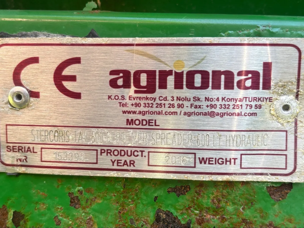 Hydraulic Fertiliser Spreader - Image 2