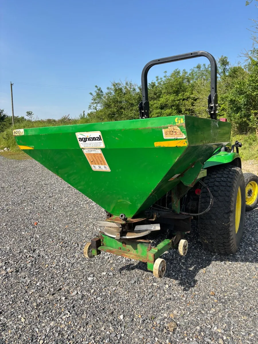 Hydraulic Fertiliser Spreader - Image 1