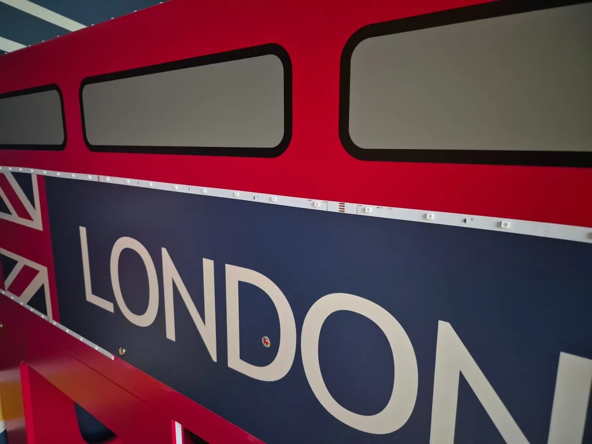 London Bus Bunk Bed (curtains and rug) - €150 - Image 4