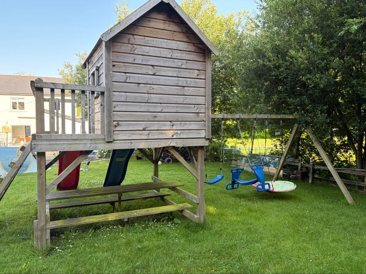 Large kids playhouse and swings - Image 2