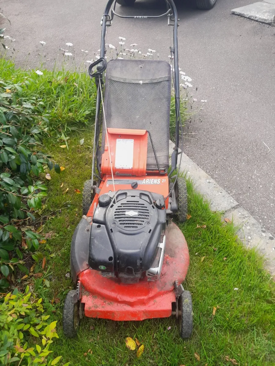 Lawn mower - Image 1