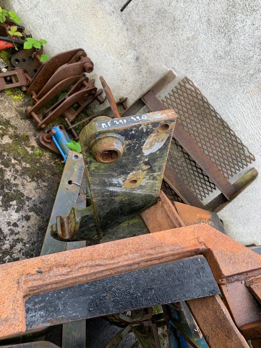 ROSSMORE BRACKETS AND LOADER - Image 4