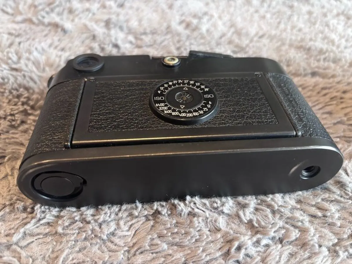 Leica M6 with Leica ELMARIT-M 28mm f/2.8 Lens - Image 4