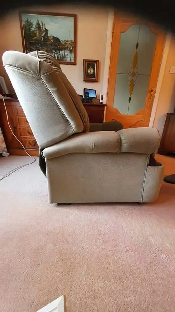 Free recliner chair - Image 3