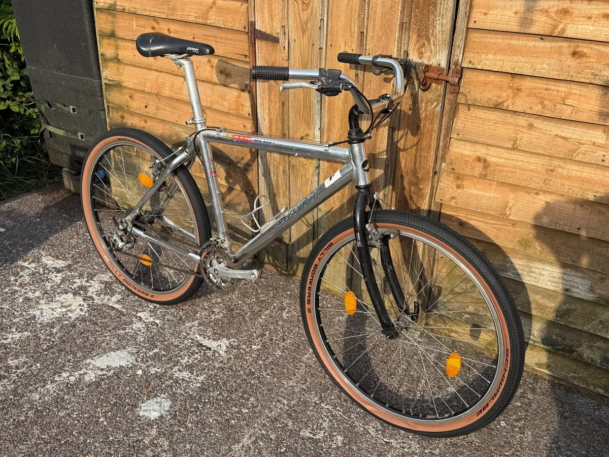 Vintage Giant 26” mountain bike commuter - Image 1