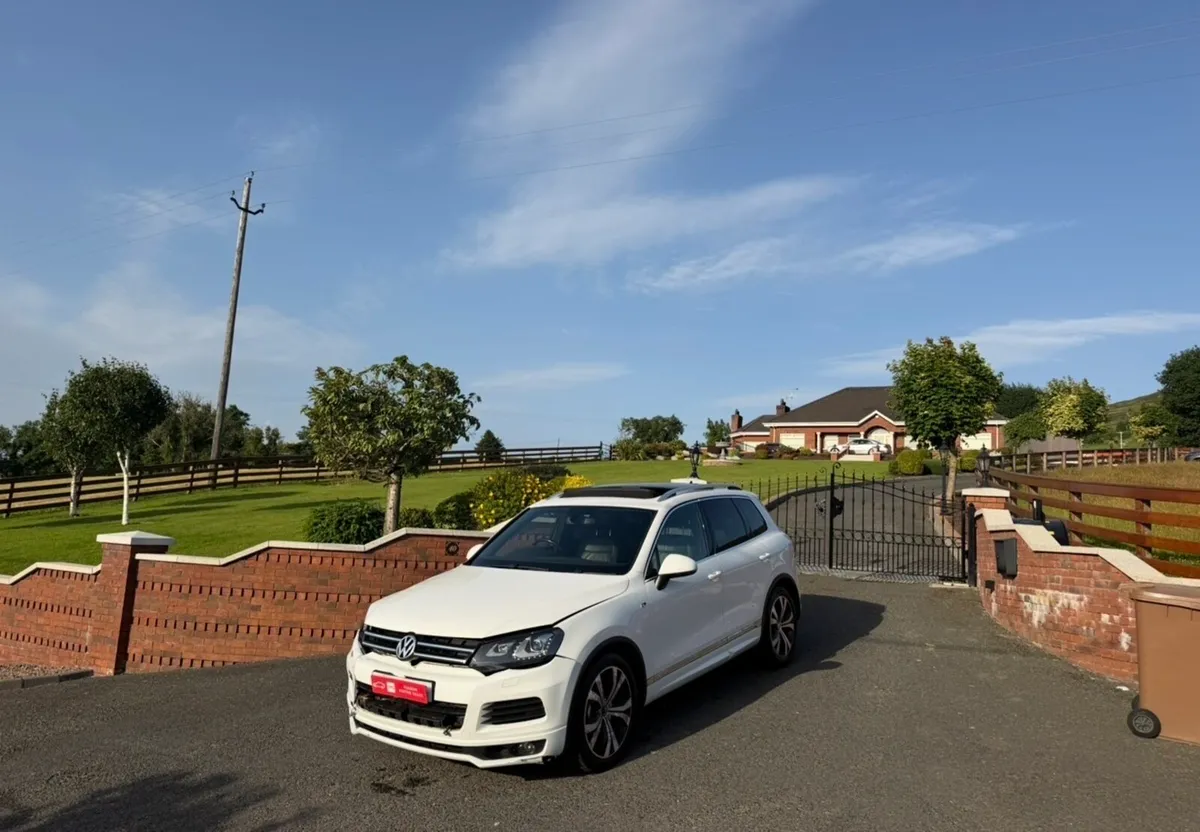 2014 Volkswagen Touareg R Line - Image 1