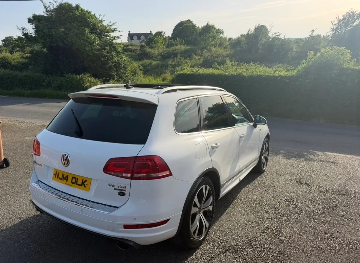 2014 Volkswagen Touareg R Line - Image 4