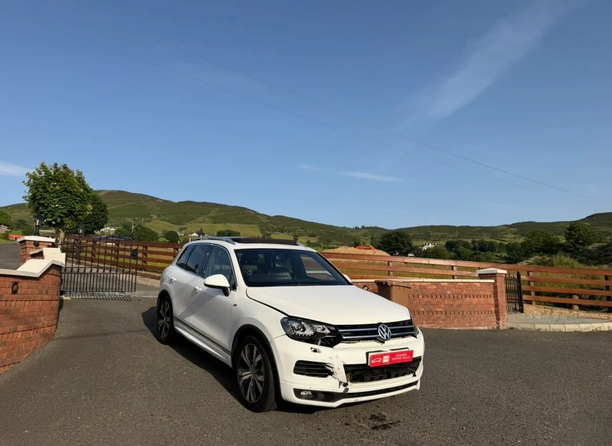 2014 Volkswagen Touareg R Line - Image 2