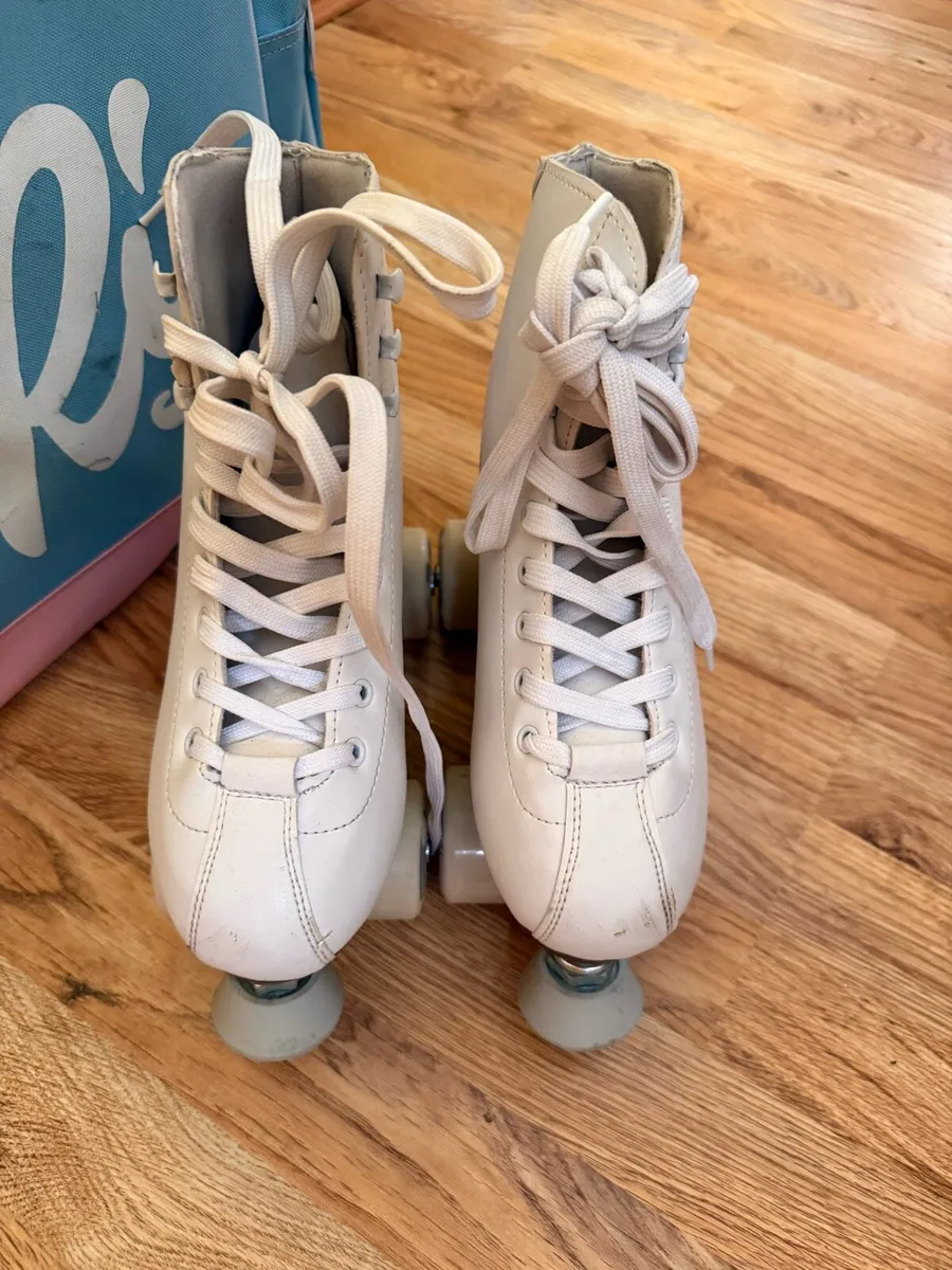 Roller Skates Size 4 Women’s - Image 2