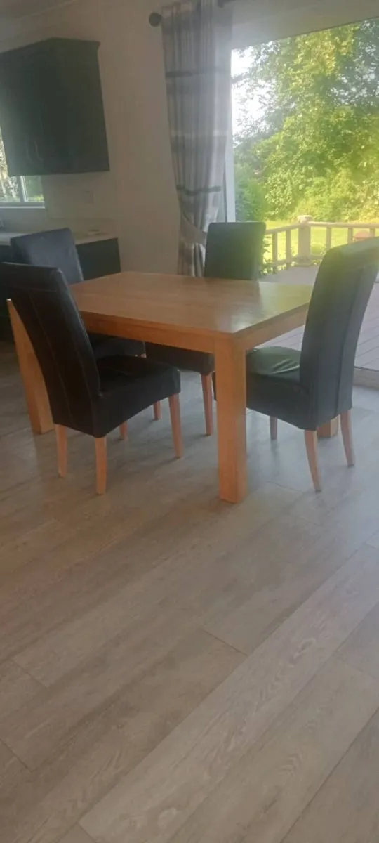 Kitchen table and chairs - Image 2