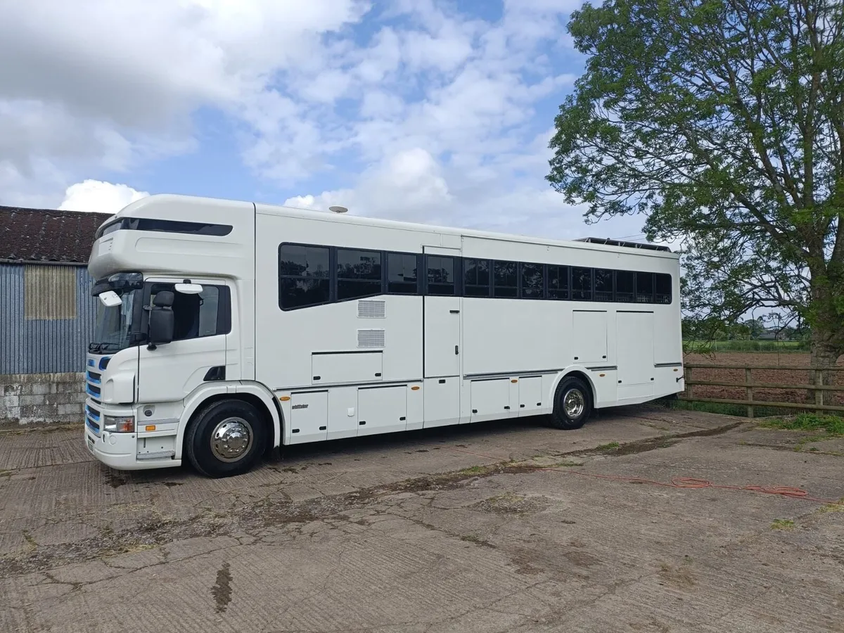 Horse lorry - Image 1