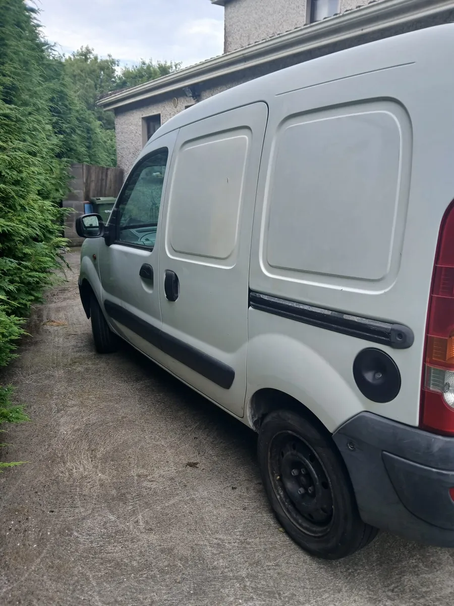 SMALL VAN - Image 3