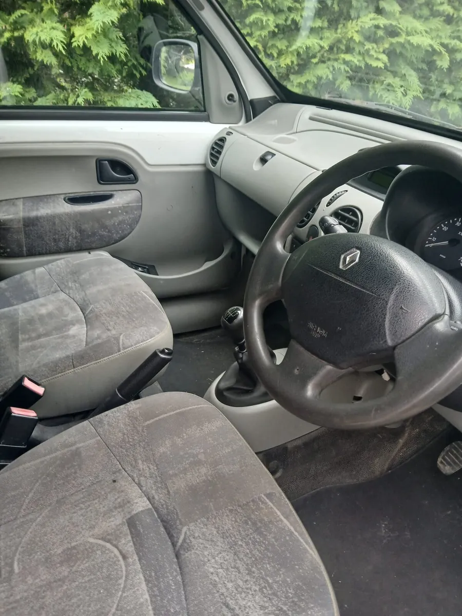 SMALL VAN - Image 4
