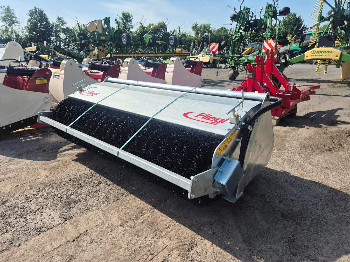 Fliegl Bucket Brush - Image 3