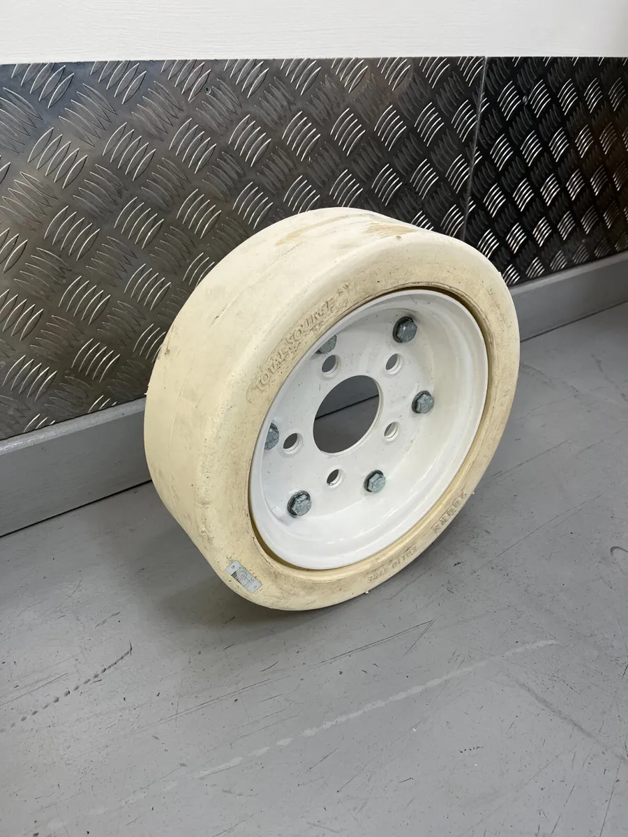 Skyjack SJ3219 Wheel Assembly