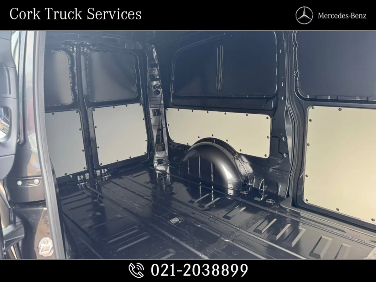 Mercedes-Benz Vito 119E Automatic - 2,500kg Towing - Image 3