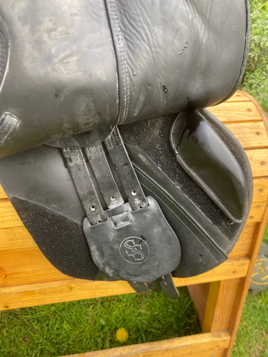Sankey 17.5 wide black Leather saddle - Image 3