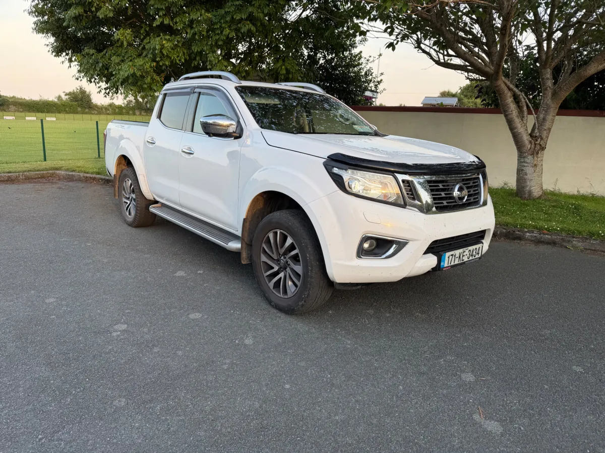 Nissan Navara 2.3 Automatic 2017 Crew cab - Image 3