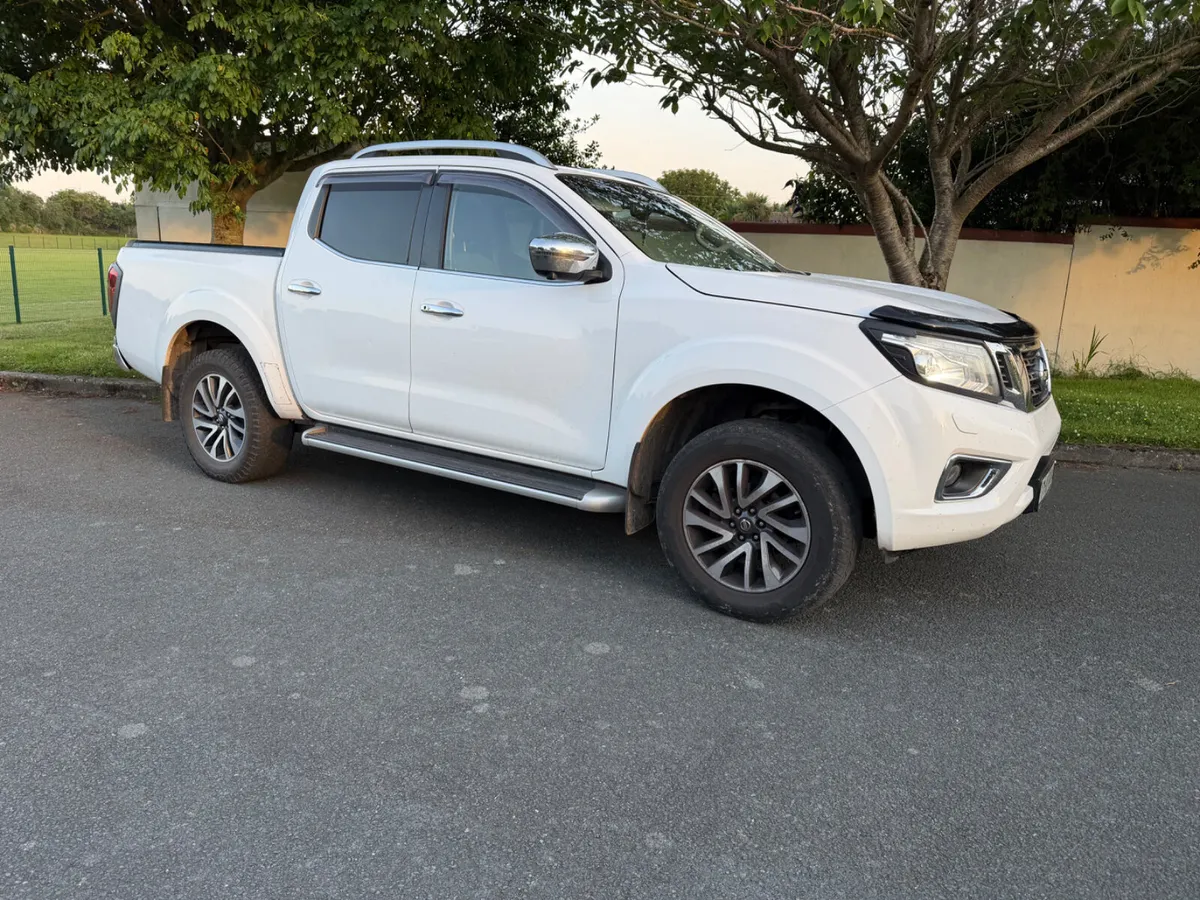 Nissan Navara 2.3 Automatic 2017 Crew cab - Image 2