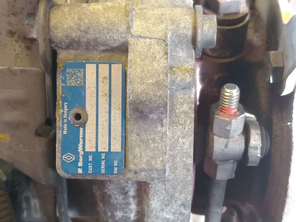 2014 Renault Megan  engine - Image 4