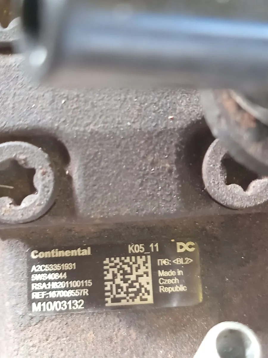 2014 Renault Megan  engine - Image 2