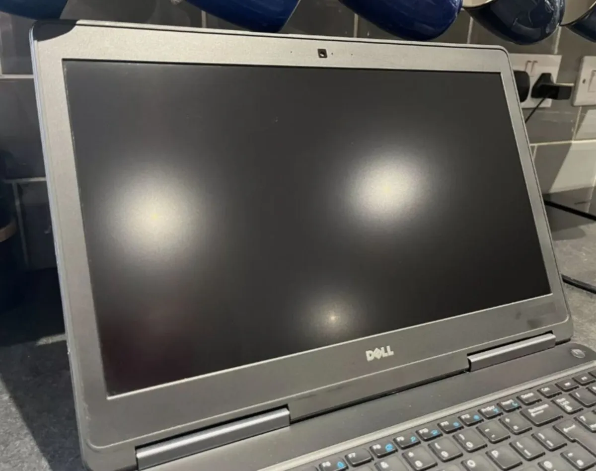 Dell Precision 7510 15.6" I7 16GB 1TB SSD GAMING - Image 2