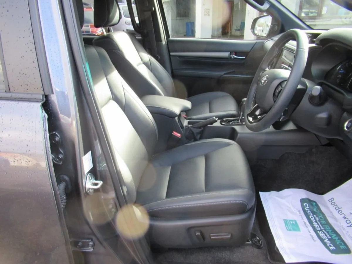 HI-LUX 2.8 D-4D Invincible X Pickup  205BHP - Image 3