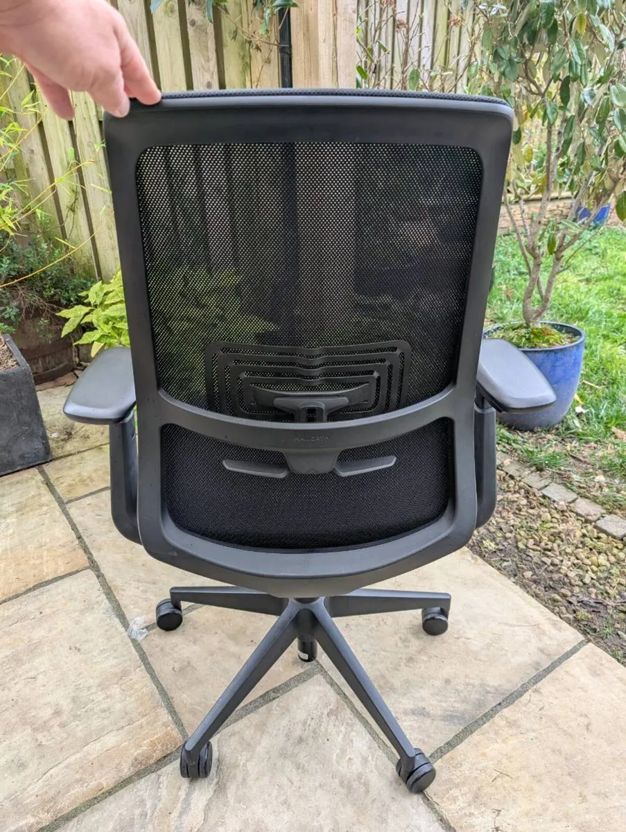 Ergonomic office chair - Image 4
