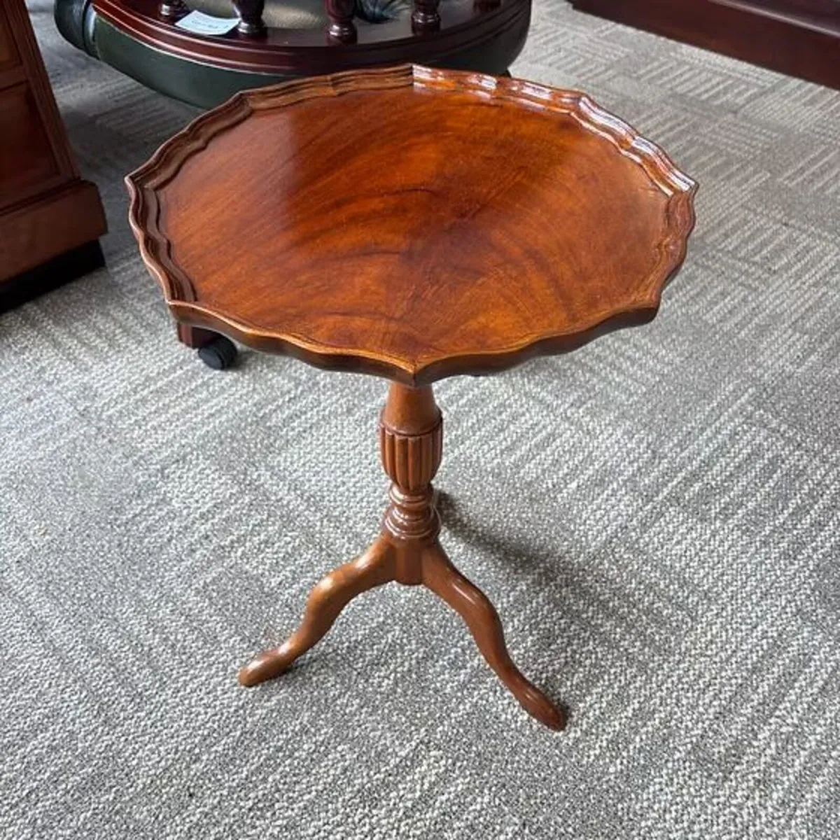 Fabulous mahogany tripod wine shaped table - Image 1