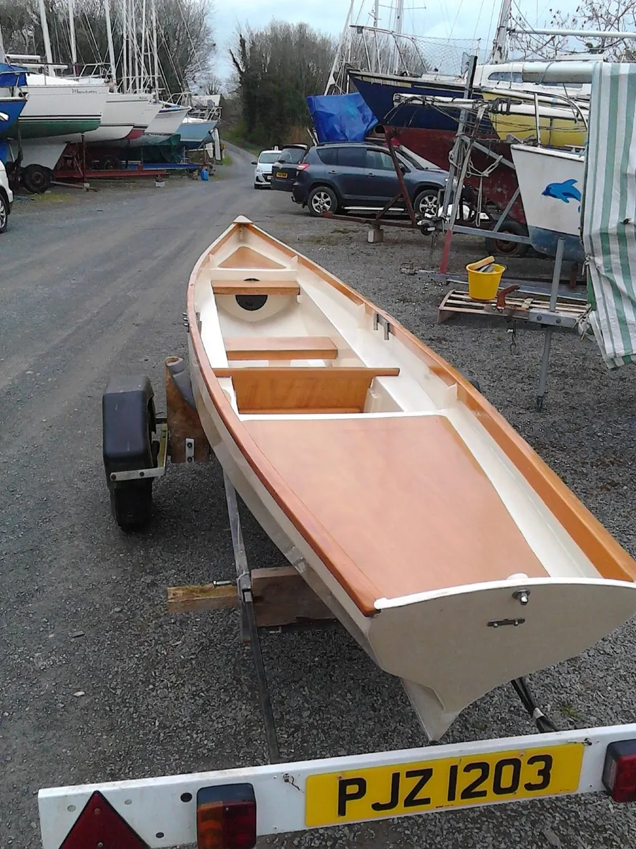 Rowing dinghy - Image 3