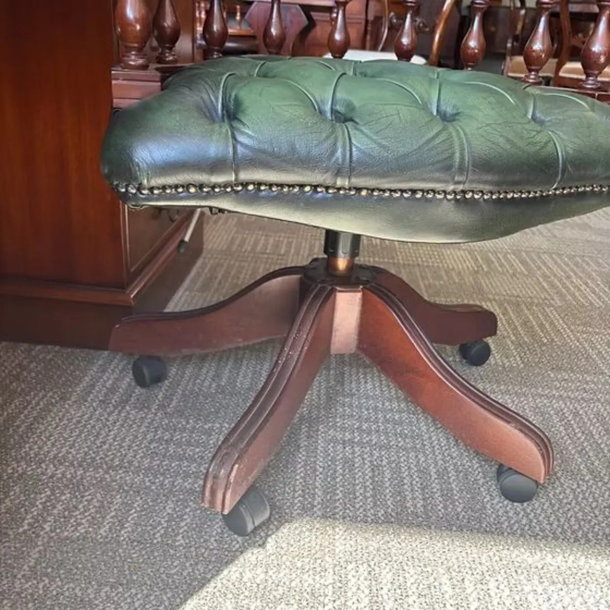 Fabulous green leather mahogany framed button back - Image 2
