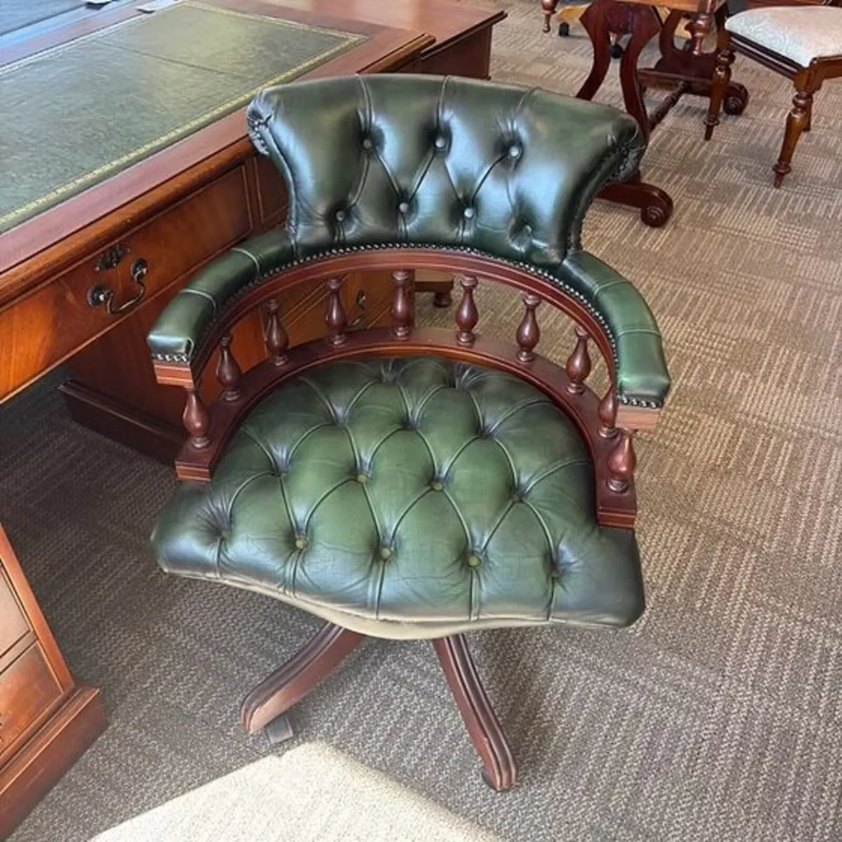 Fabulous green leather mahogany framed button back - Image 1