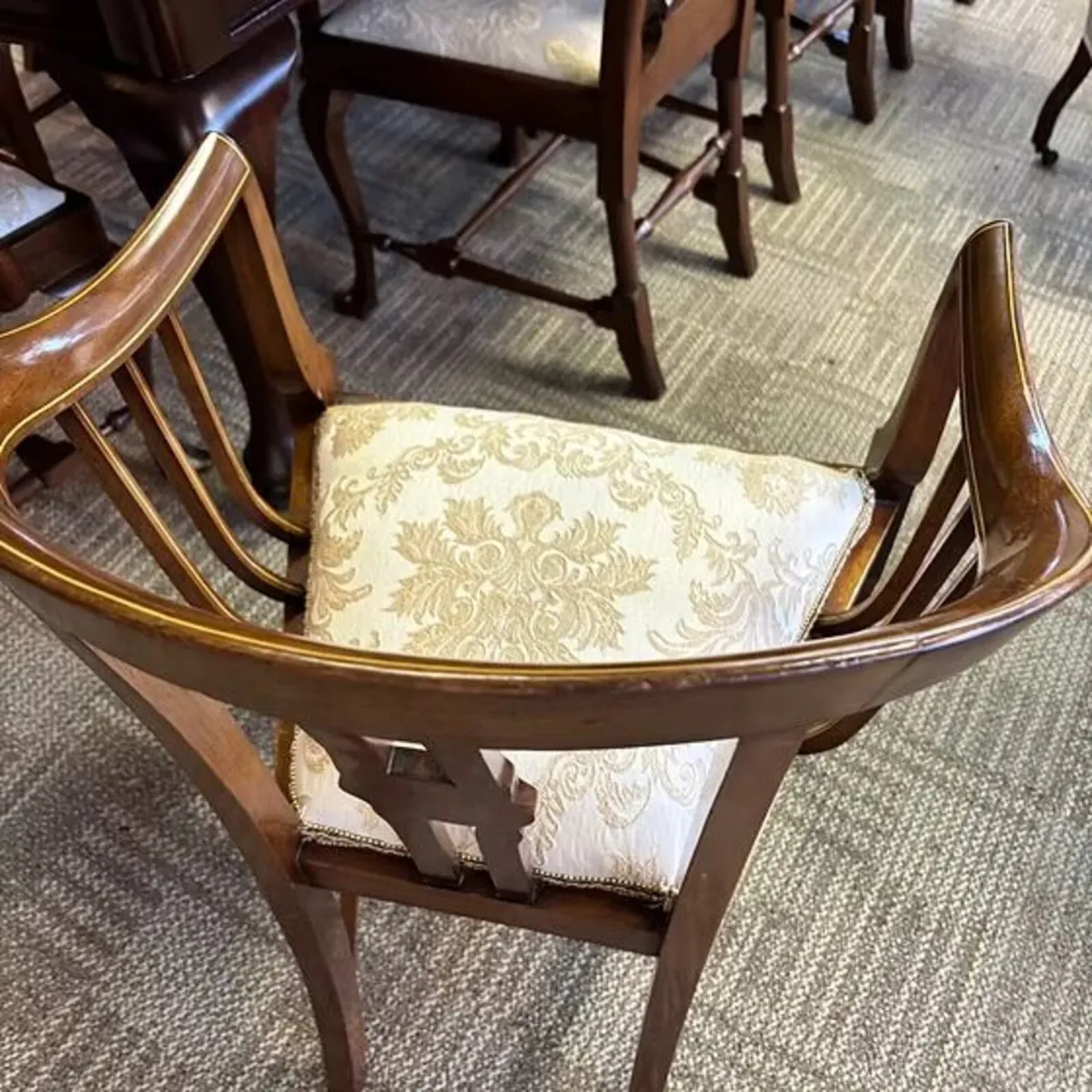 Edwardian-style mahogany bow backed armchair featu - Image 3