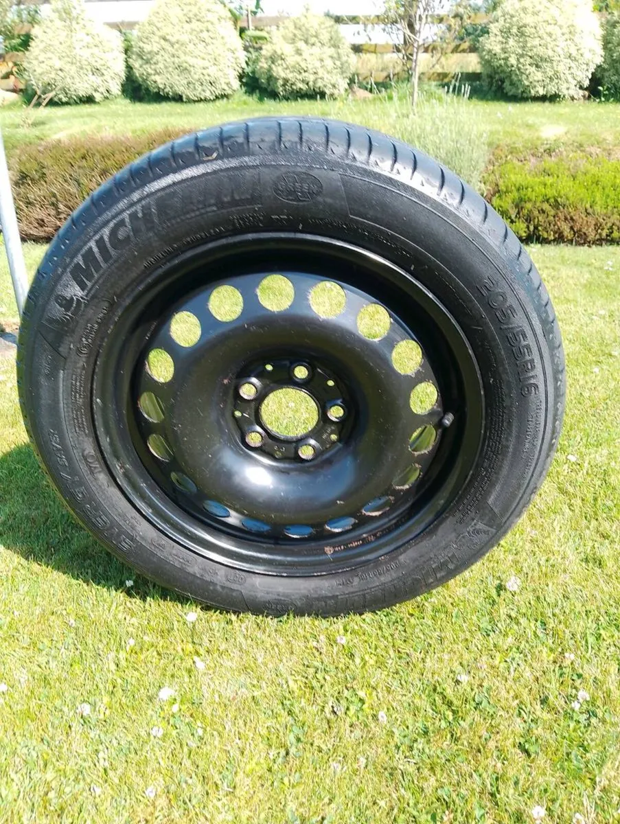 Car wheel and tyre - Image 1