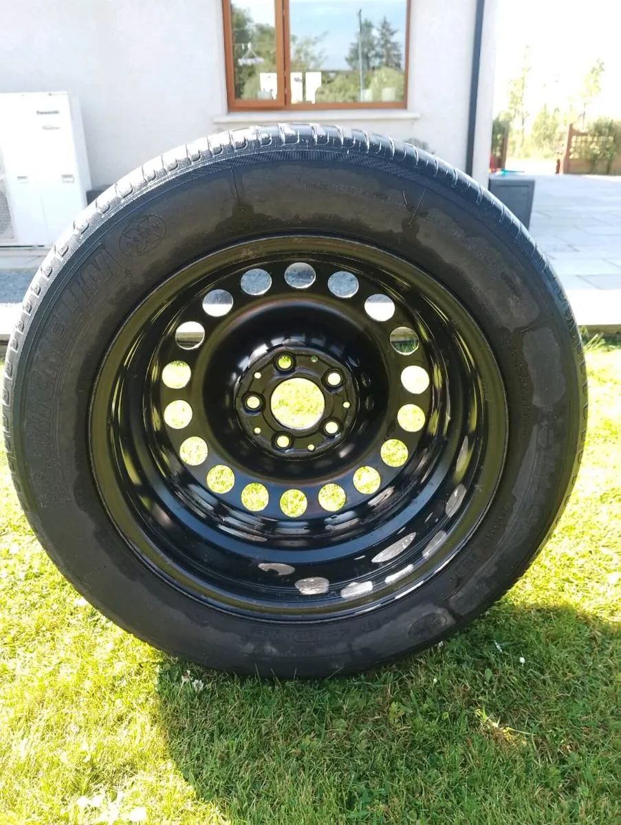 Car wheel and tyre - Image 2