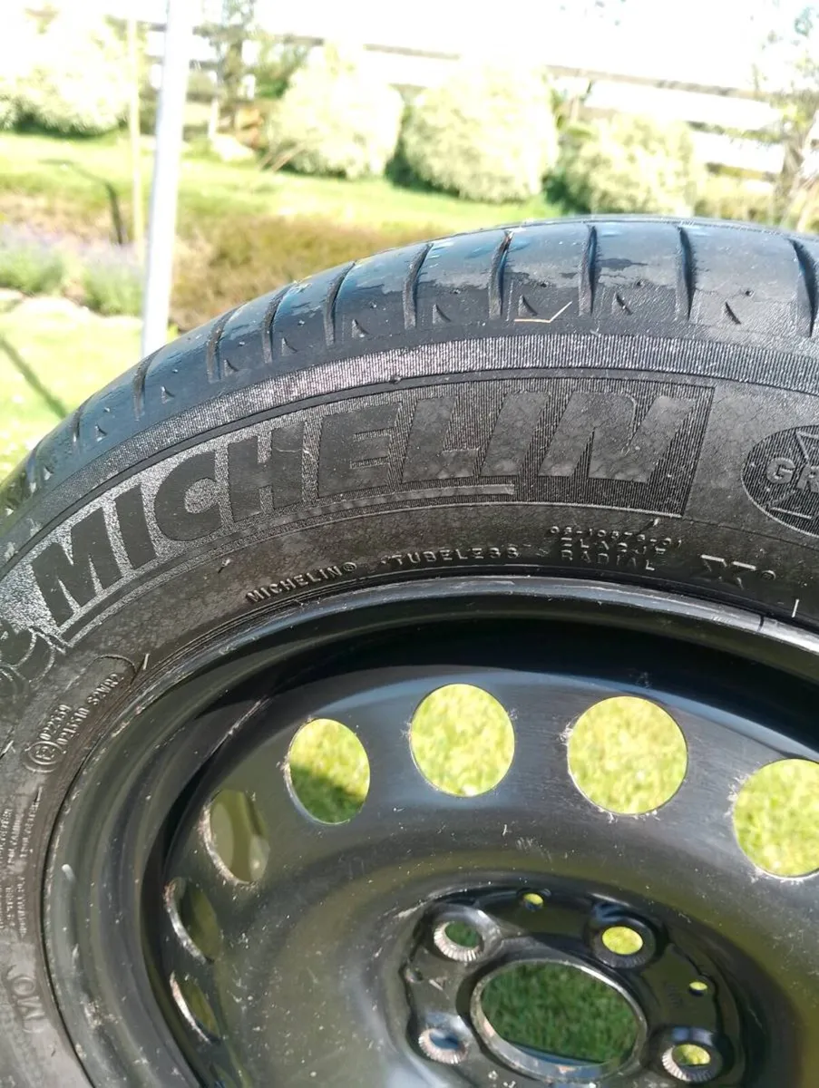 Car wheel and tyre - Image 4