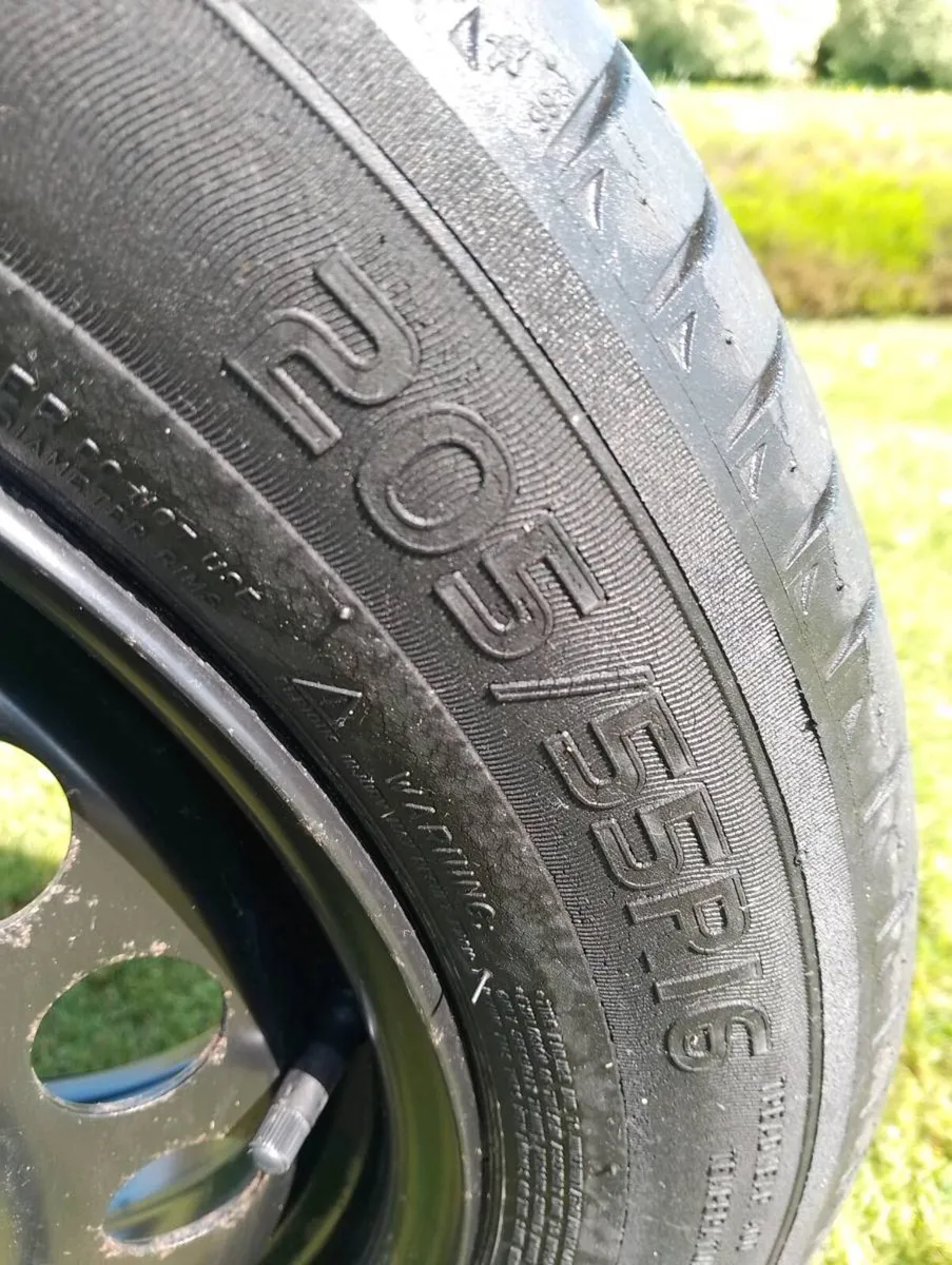 Car wheel and tyre - Image 3